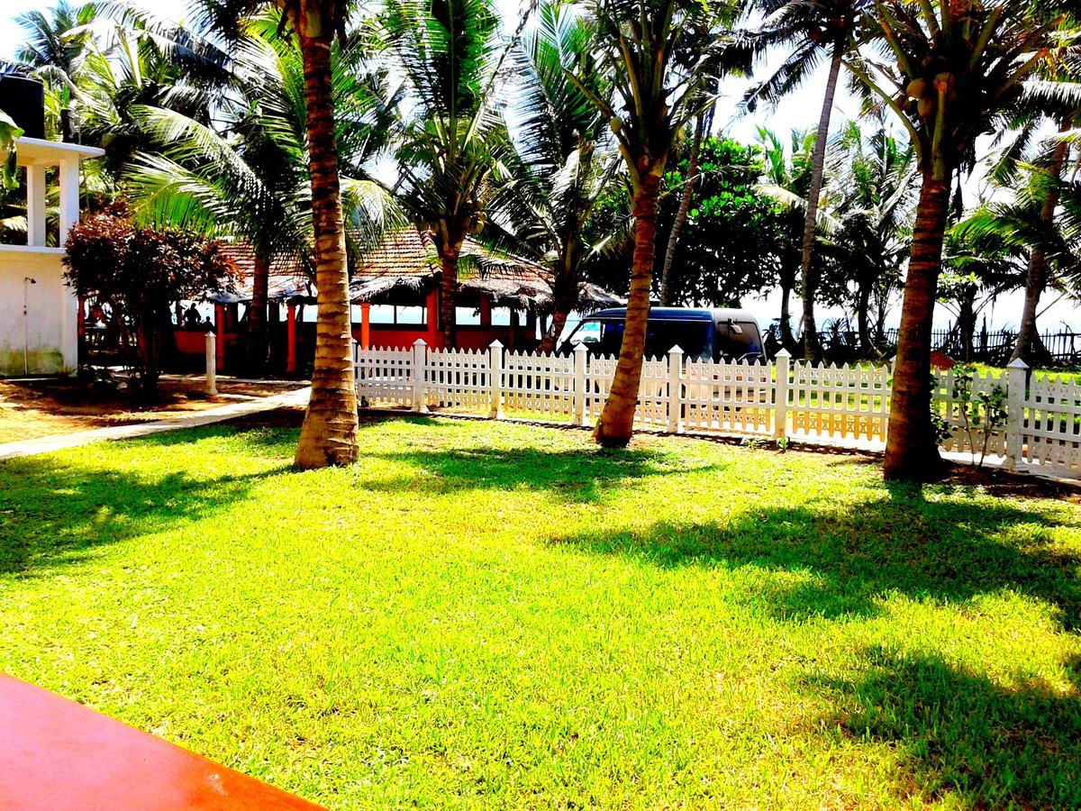 Ram'S Surfing Beach,Midigama Luaran gambar