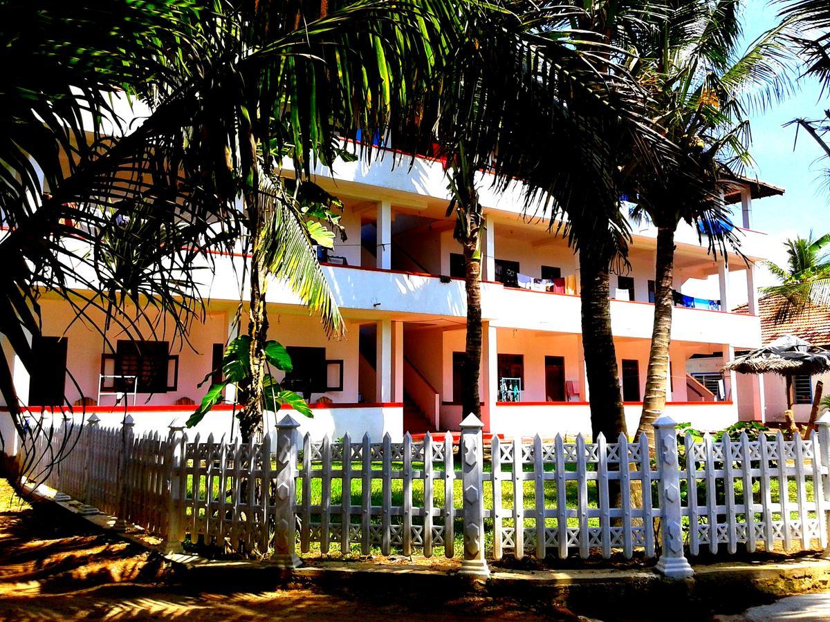 Ram'S Surfing Beach,Midigama Luaran gambar
